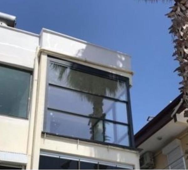 Piramit Cam Balkon