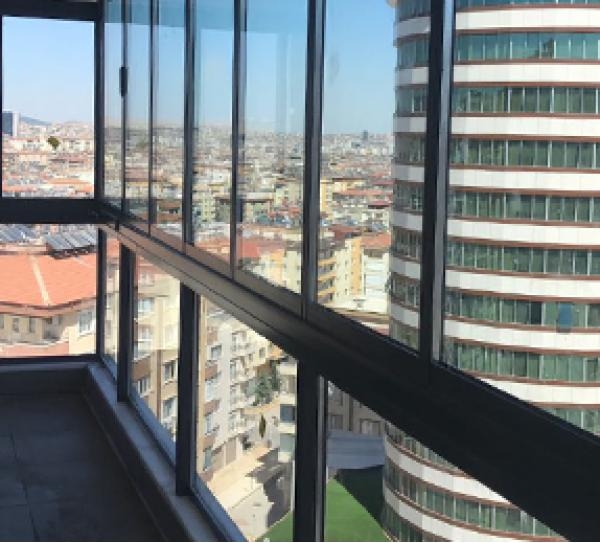 Piramit Cam Balkon