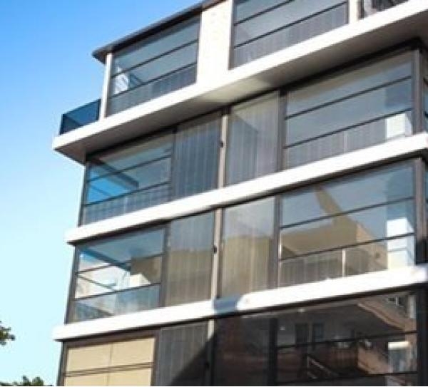 Piramit Cam Balkon